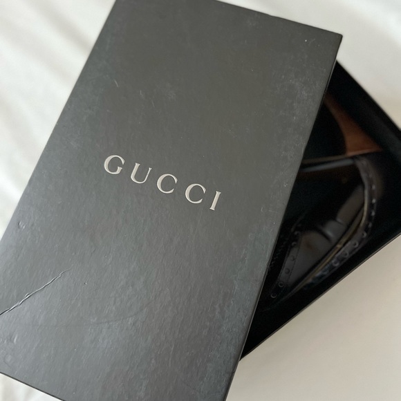 Gucci designer 3” heels, pointed toe, rich brown detailedleather, gold buckles. - Picture 2 of 11